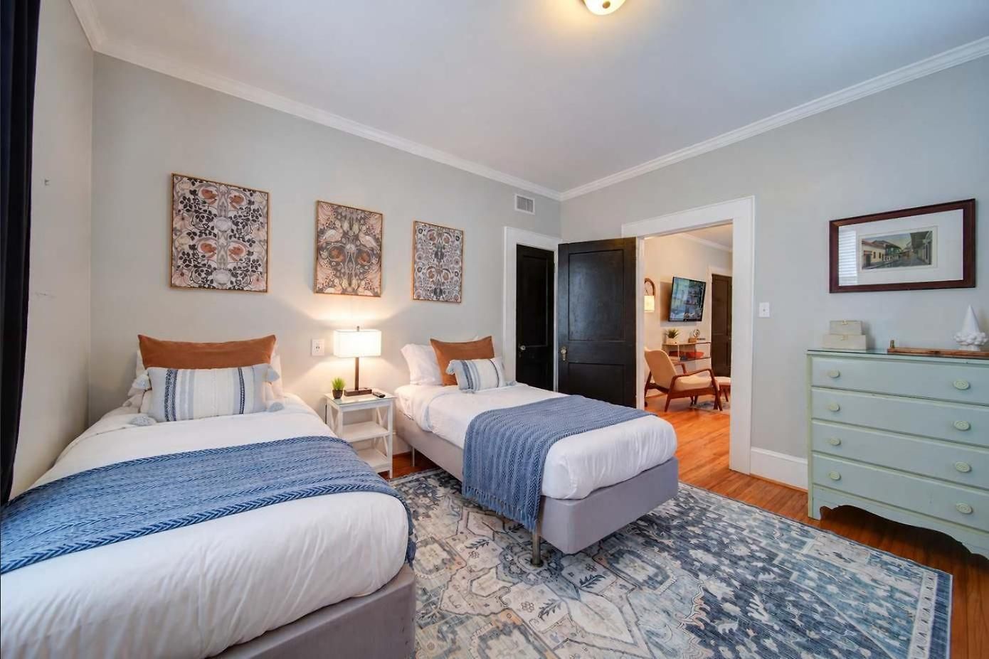 Bright And Restful 2br Near Uptown With Balcony Holiday home *