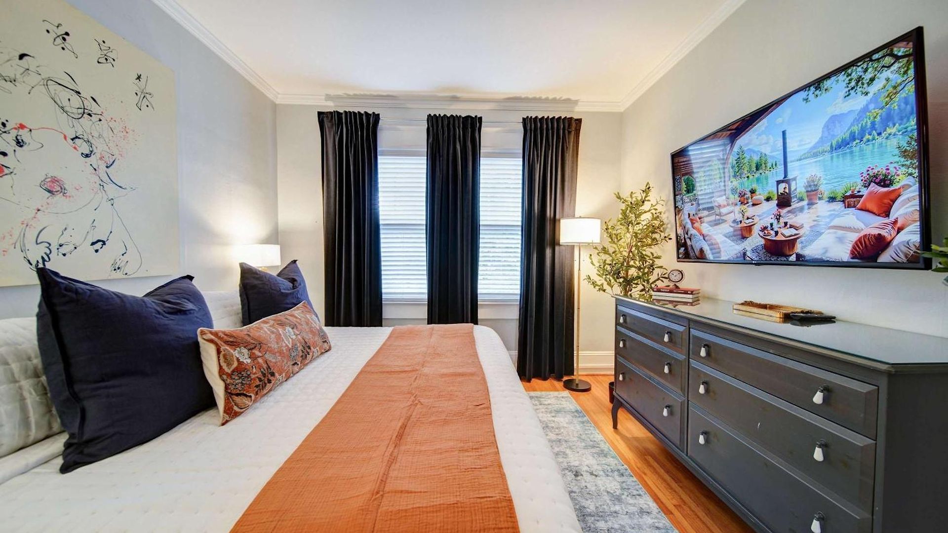Bright And Restful 2br Near Uptown With Balcony Holiday home