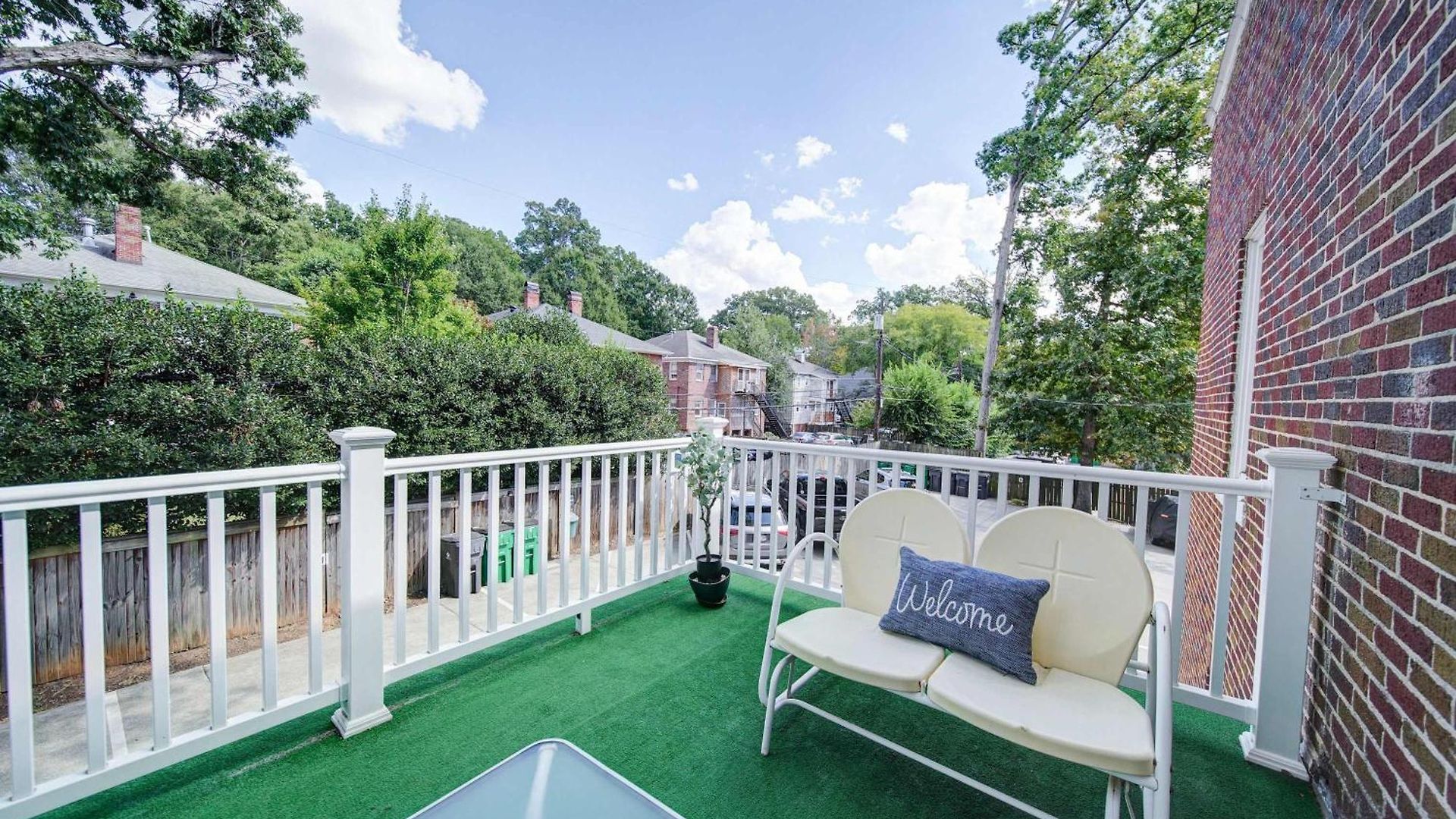 Bright And Restful 2br Near Uptown With Balcony Holiday home *