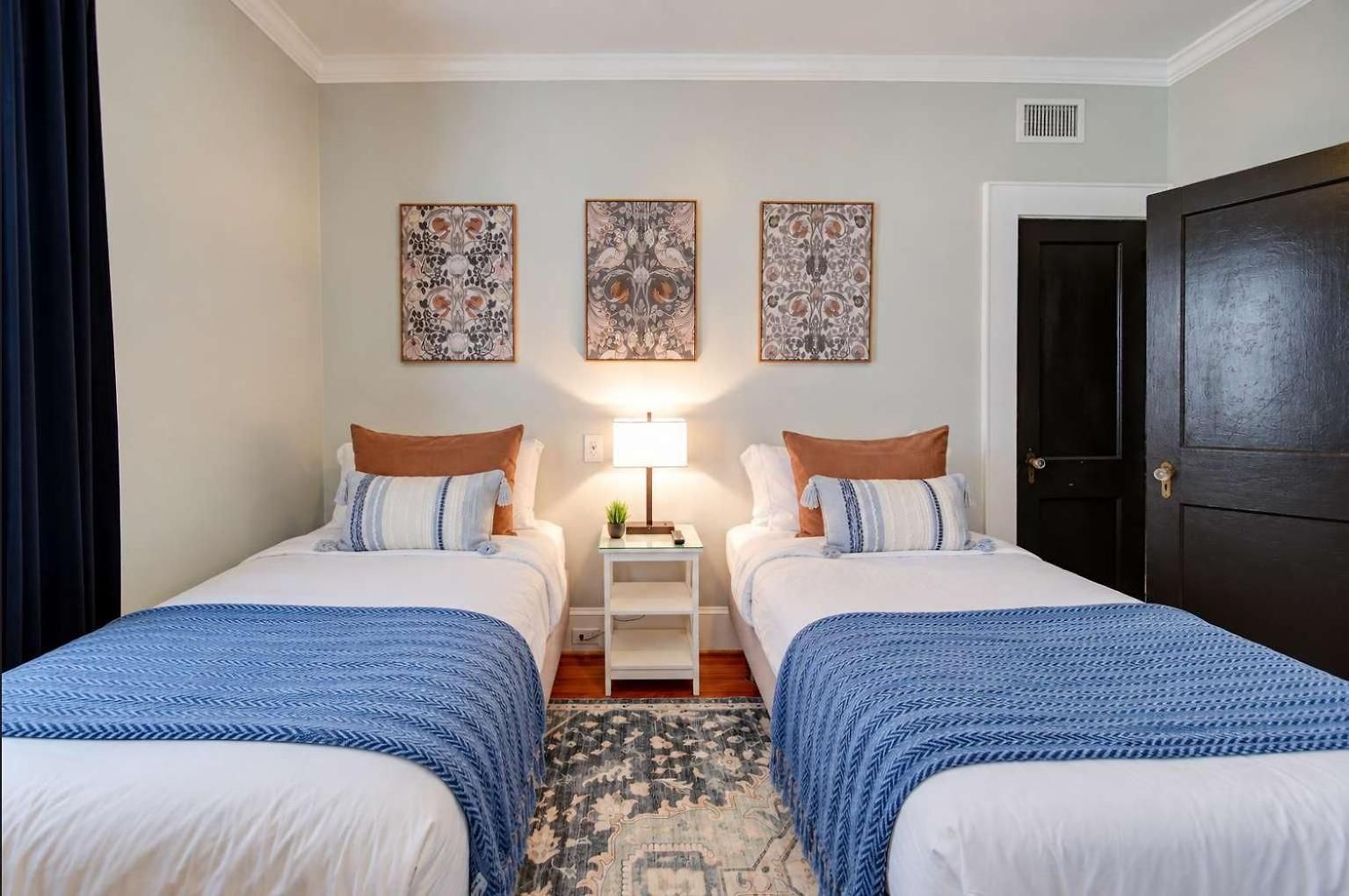 Holiday home Bright And Restful 2br Near Uptown With Balcony *