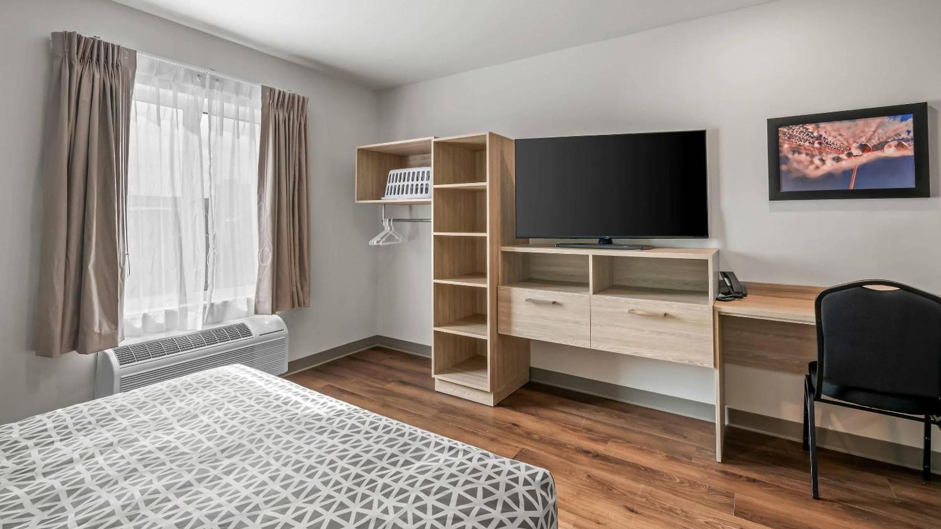 Woodspring Northlake Hotel