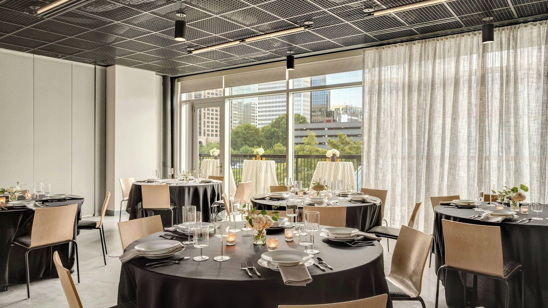 Moxy Downtown Hotel 3*