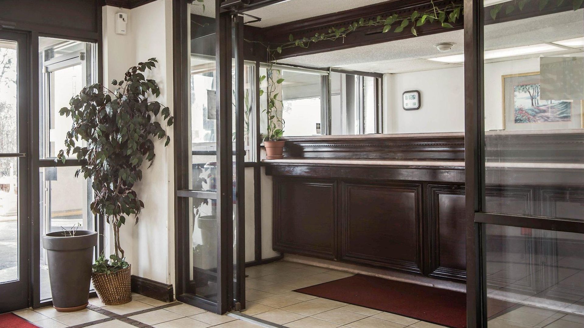 Hotel Quality Airport-near Uptown