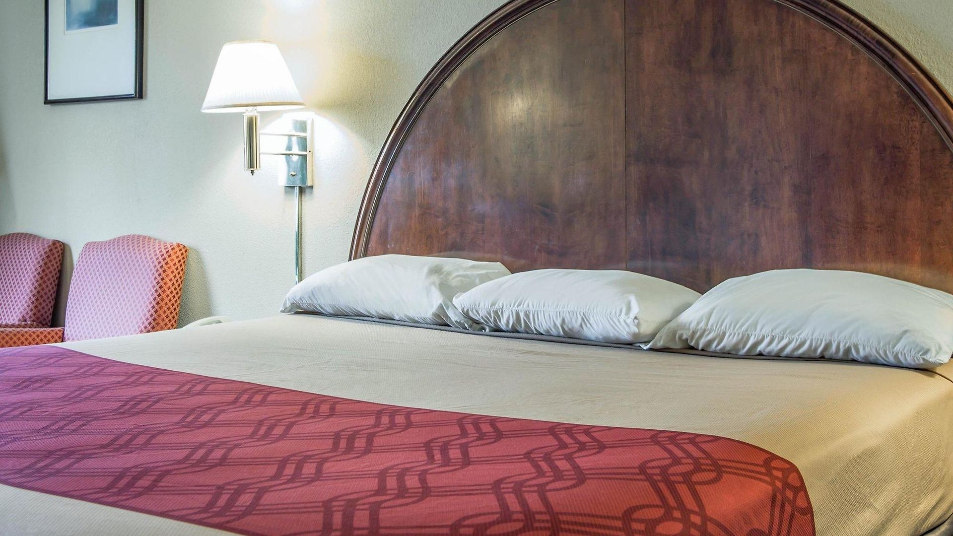 Hotel Quality Airport-near Uptown 2*