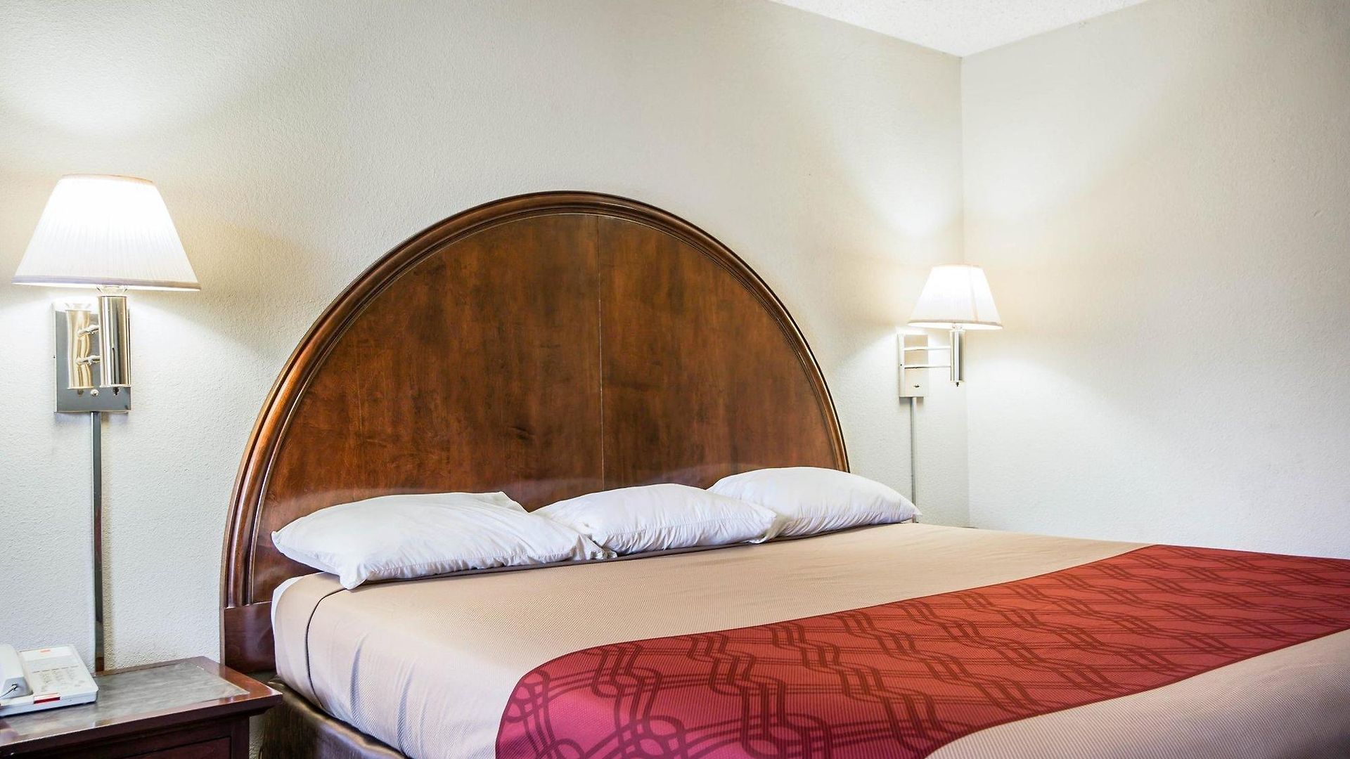 Hotel Quality Airport-near Uptown 2*