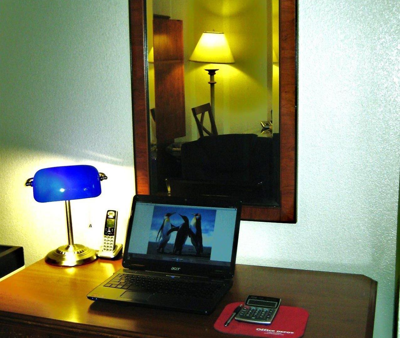 Hotel Econo Airport Near Billy Graham Parkway