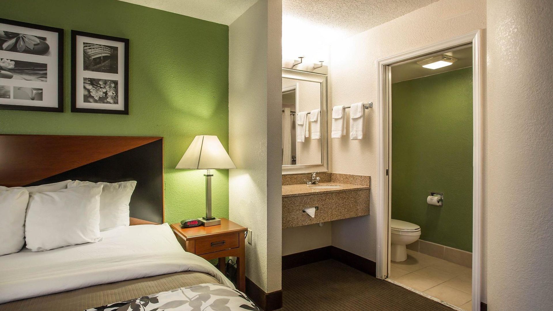 Sleep Northlake 4*