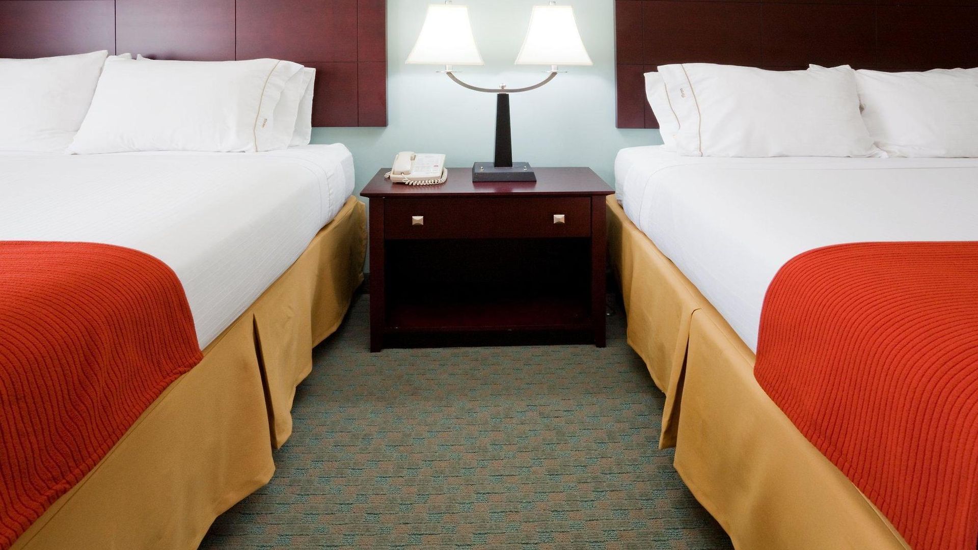 Hotel Express Arrowood By Ihg 2*