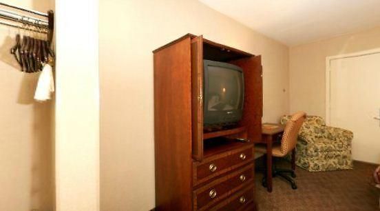 Motel Econo & Charlotte
