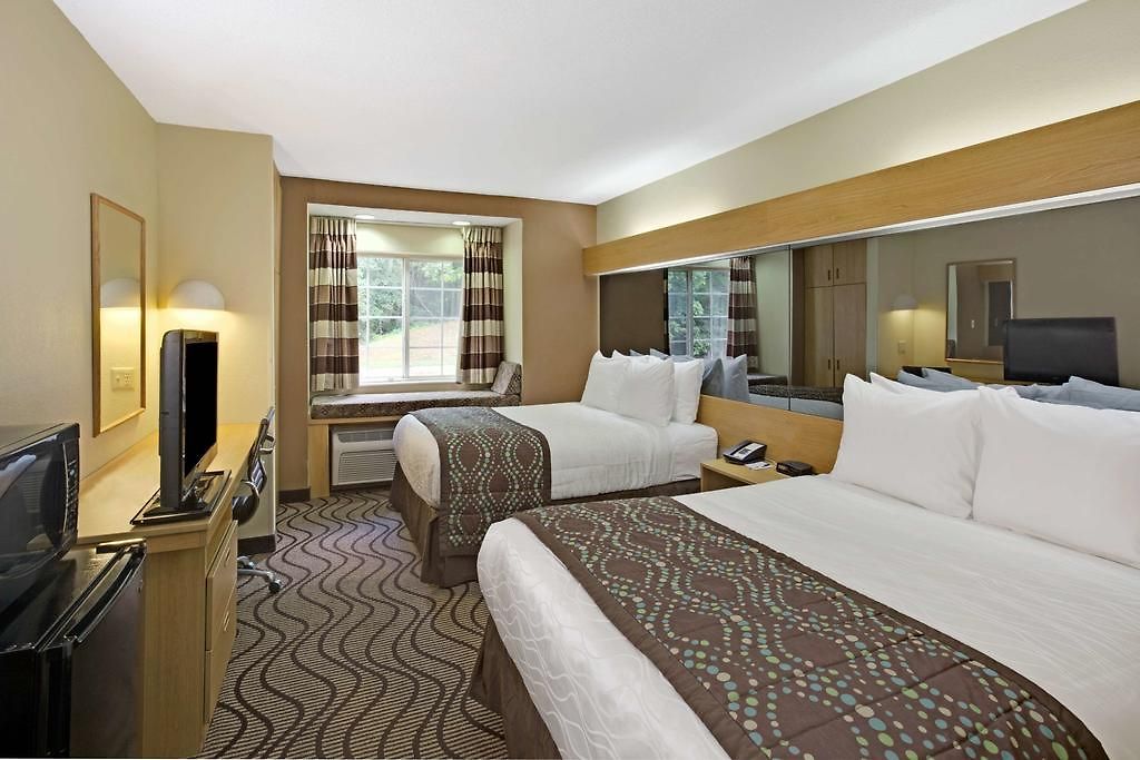 Hotel Microtel By Wyndham Place 2*