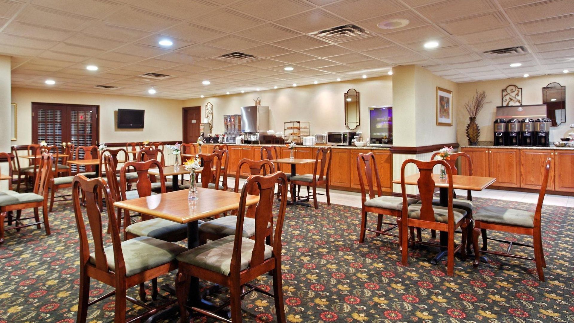 Country & By Radisson, Place, Nc