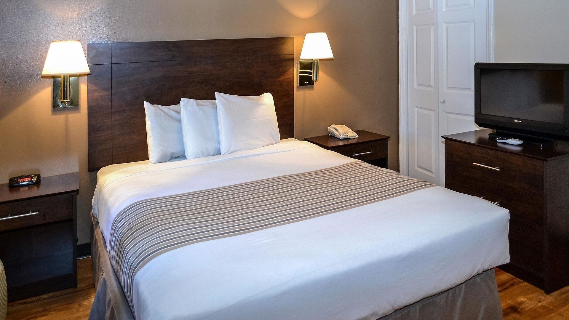 Hotel Suburban Near Of North Carolina-charlotte