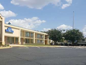Motel Red Roof - Airport 2*