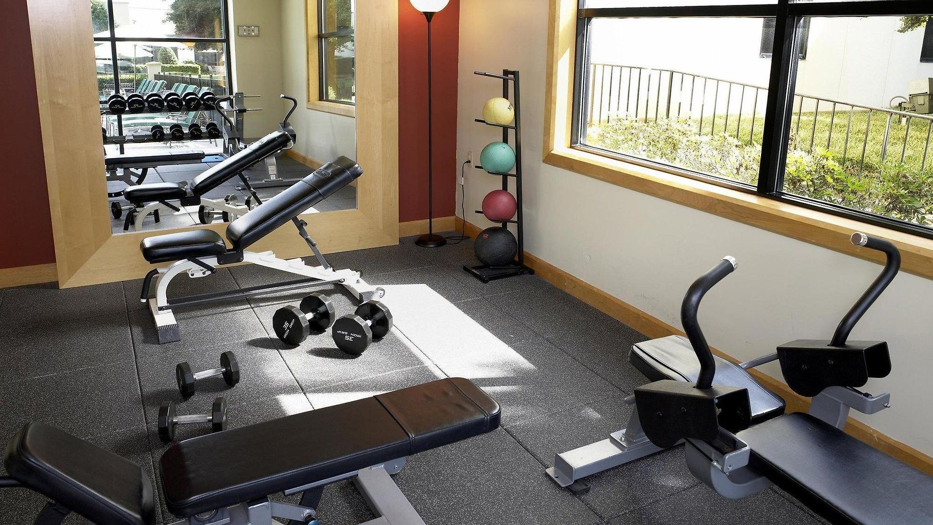Doubletree By Hilton Airport 4*