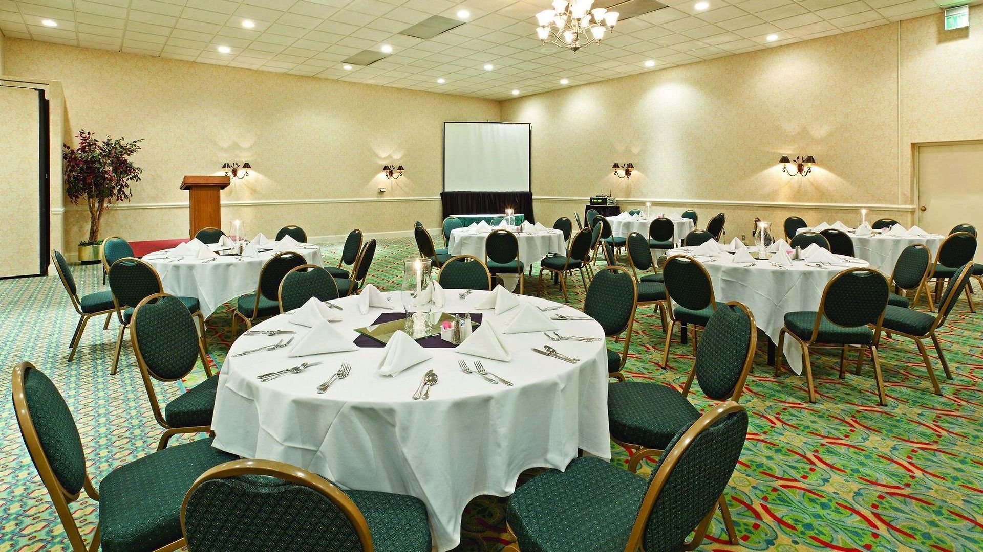 Hotel Fairfield & By Marriott Uptown 3*