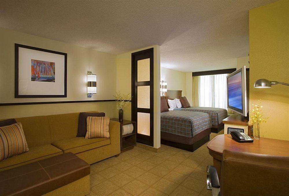 Hyatt Place Airport Billy Graham Parkway Hotel 3*