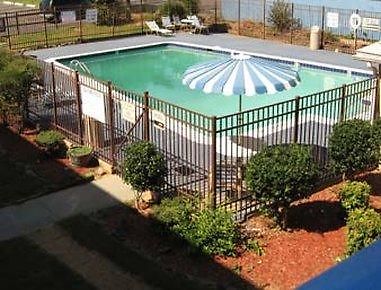 Motel Speedway & *