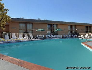 Days By Wyndham Charlotte/woodlawn Near Carowinds Motel