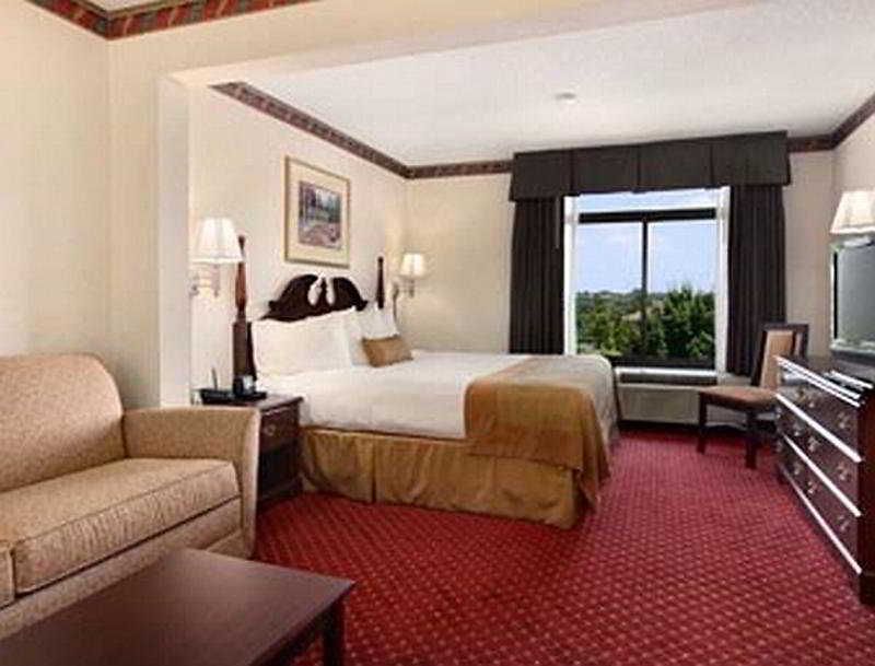 Hotel Spark By Hilton Tyvola I-77 3*