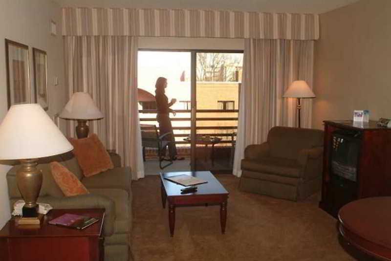 Doubletree By Hilton Charlotte/southpark Hotel 3*
