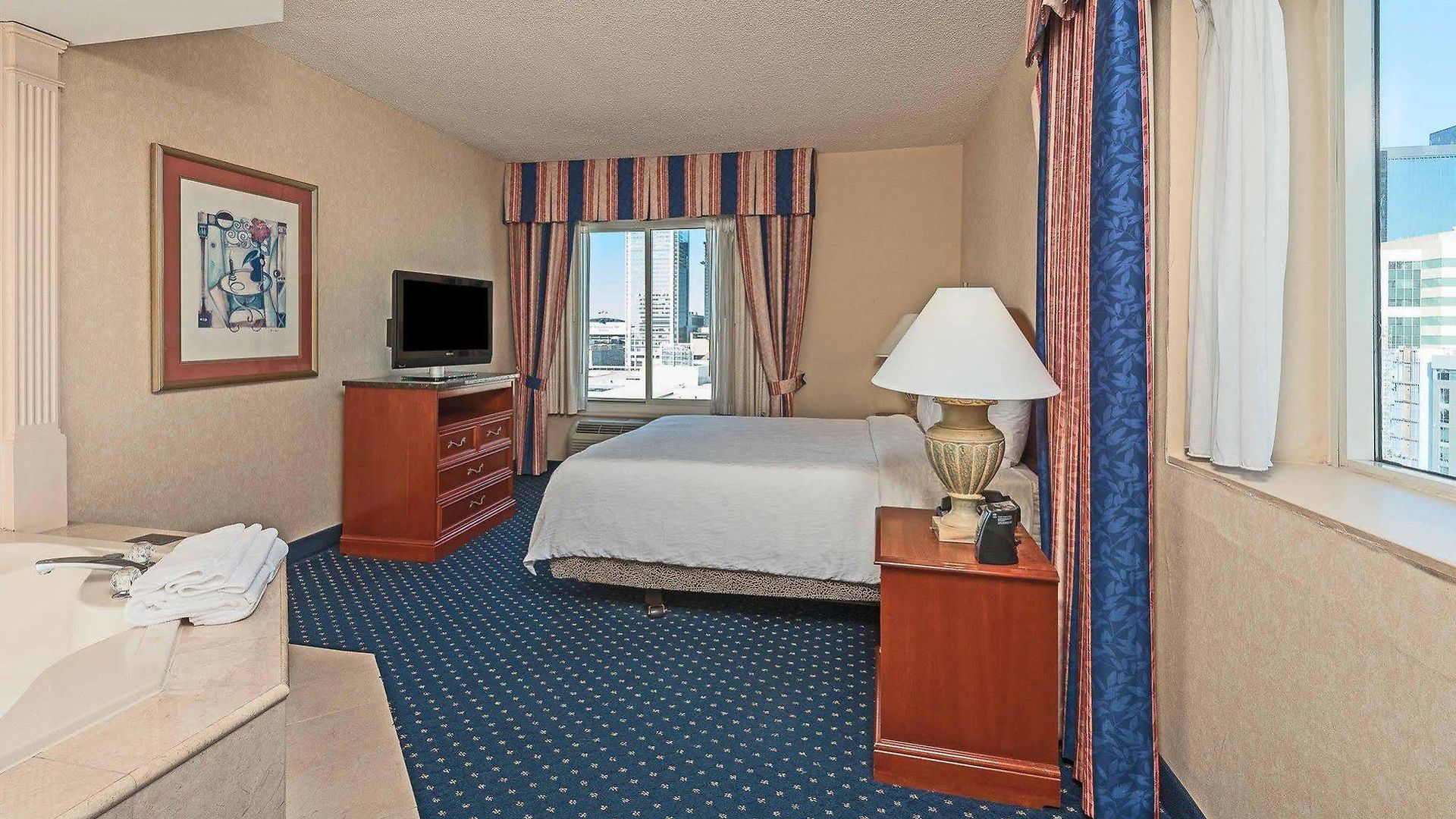 Hilton Garden Uptown 3*