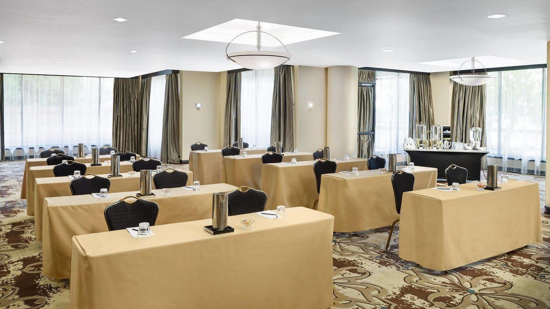 Hotel Hilton Place 3*