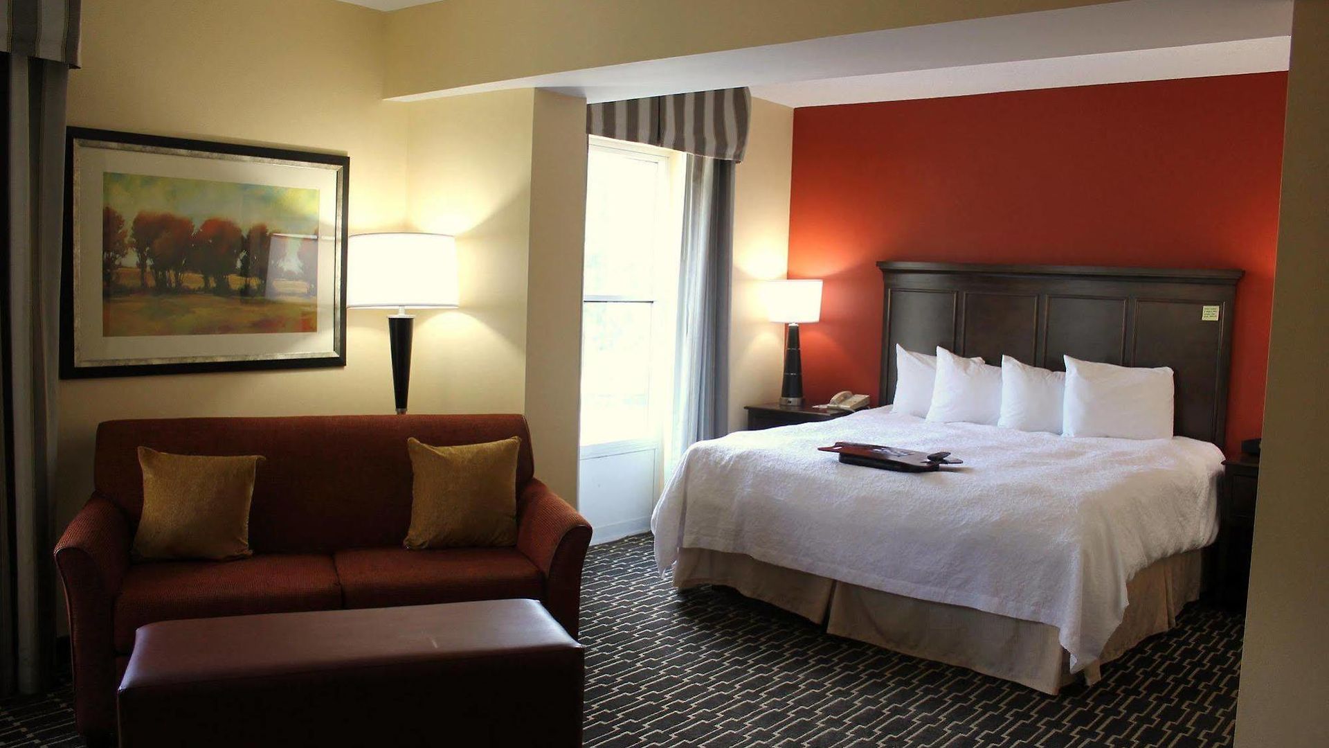Hampton & Arrowood Rd Hotel 3*