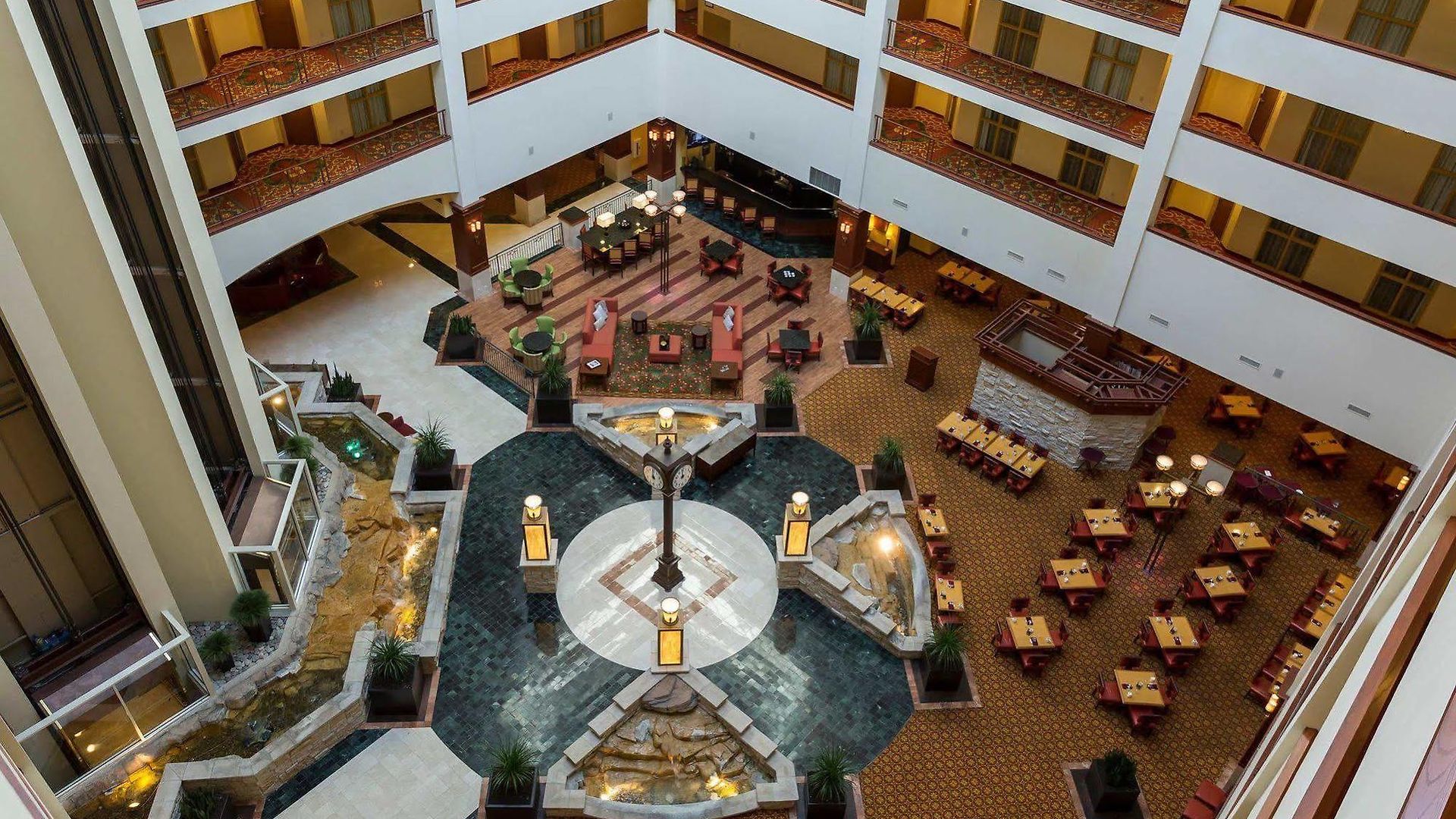 Hilton Airport Hotel 4*