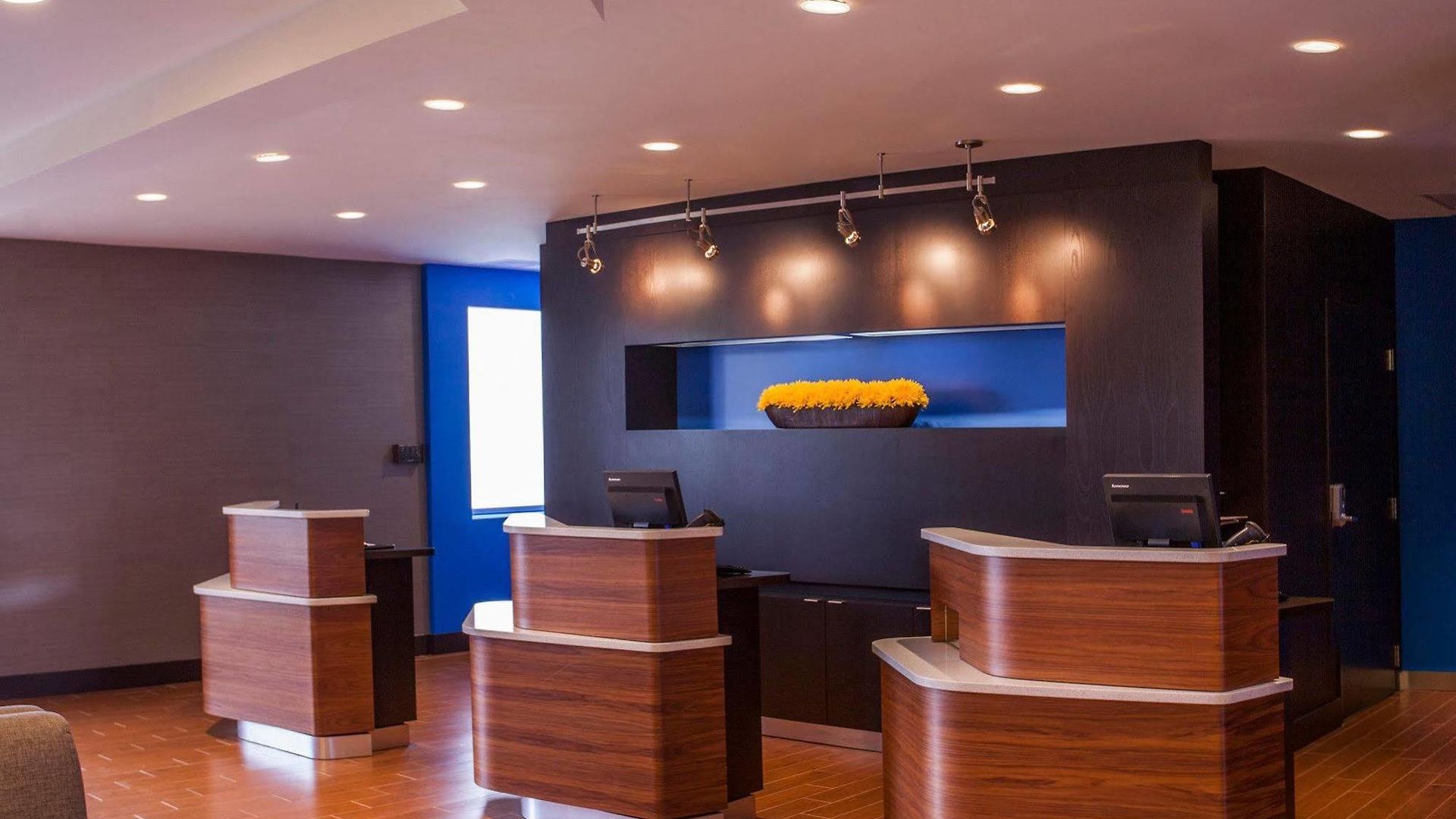 Hotel Courtyard By Marriott Airport Loso 3*