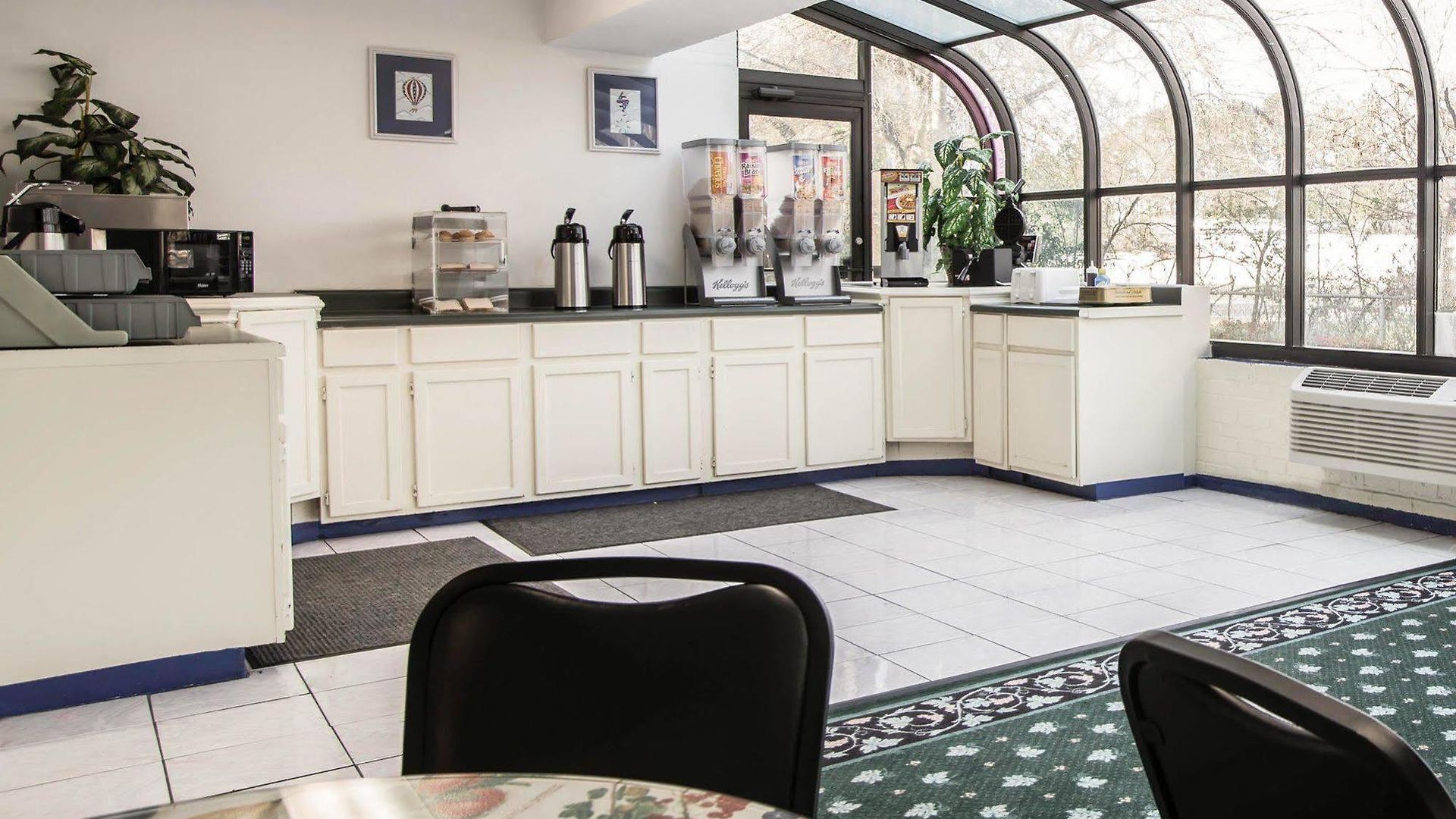 Hotel Quality Airport-near Uptown 2*