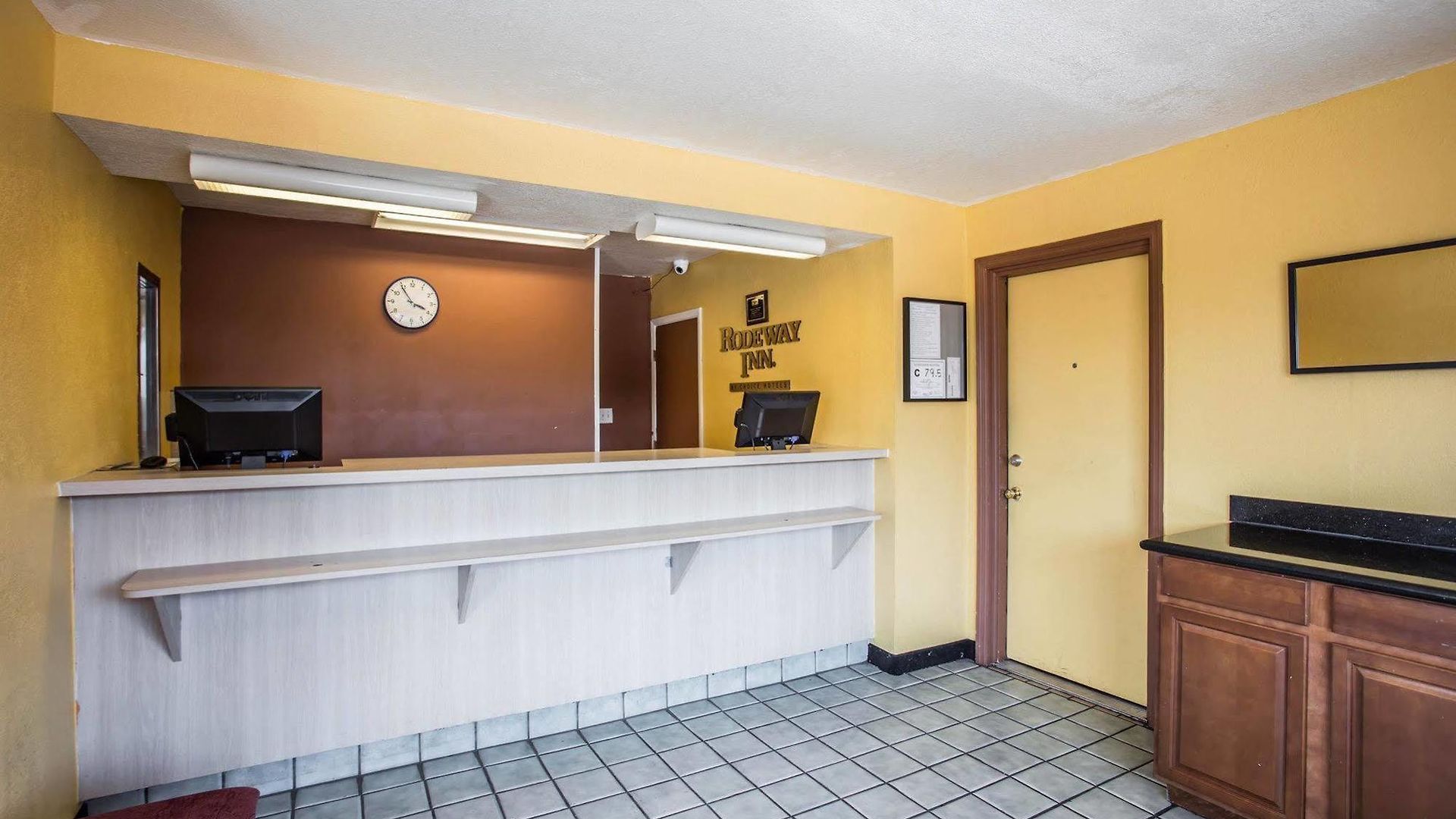 Rodeway Motel 2*