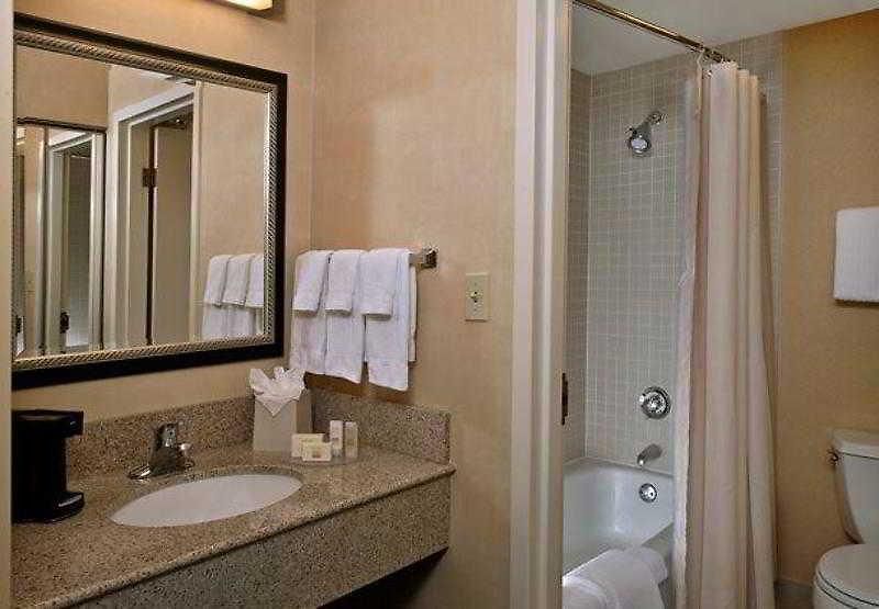 Courtyard Arrowood 3* Charlotte