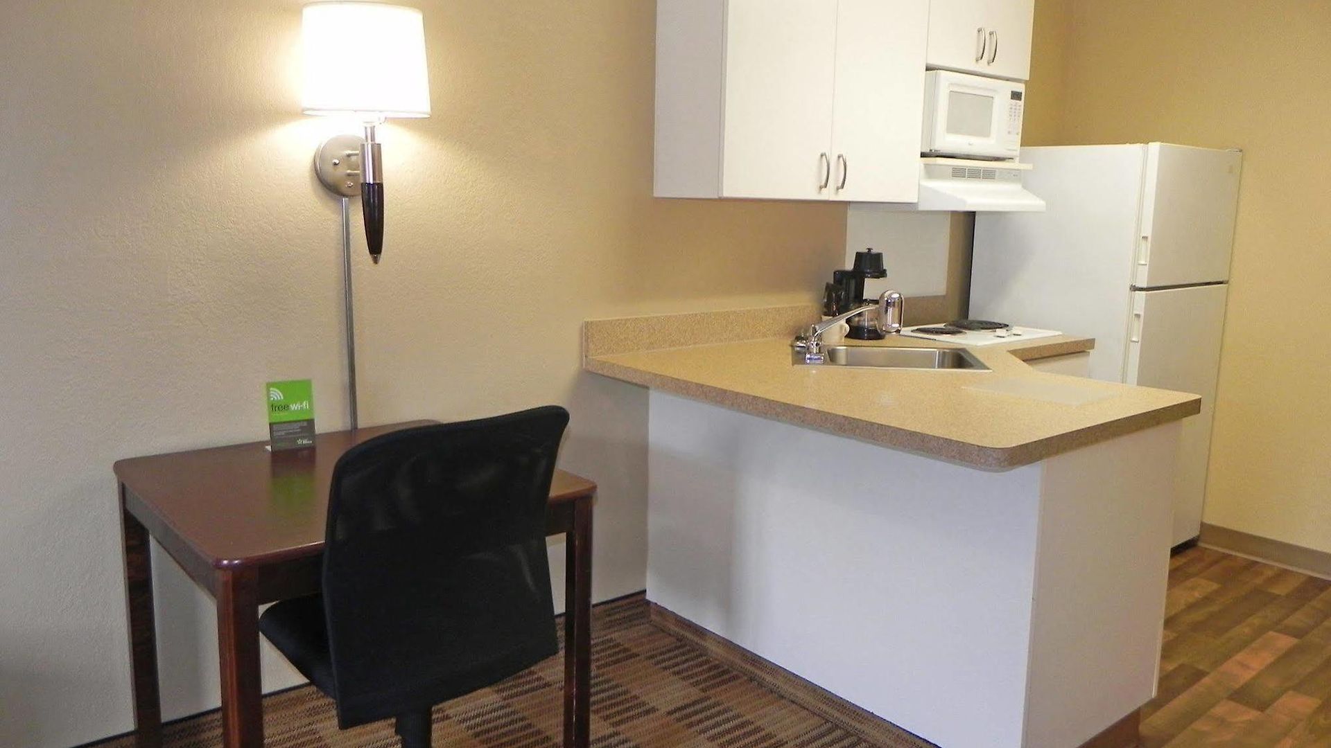 Extended Stay America Select Suites - Charlotte - University Place Hotel 2*