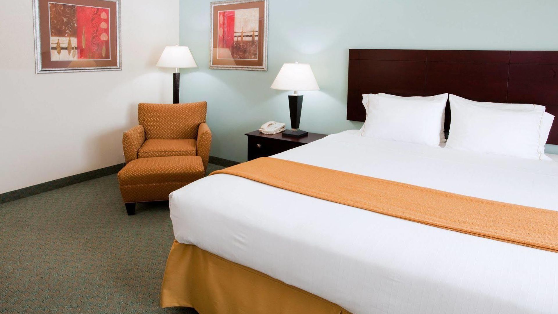 Express Arrowood By Ihg