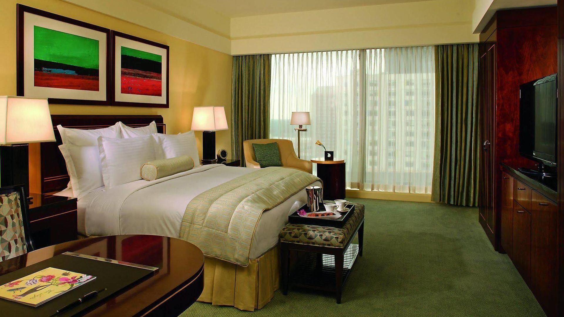 The Ritz-carlton,