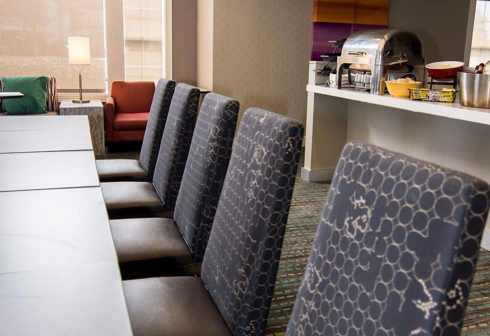 Hotel By Marriott Piper Glen