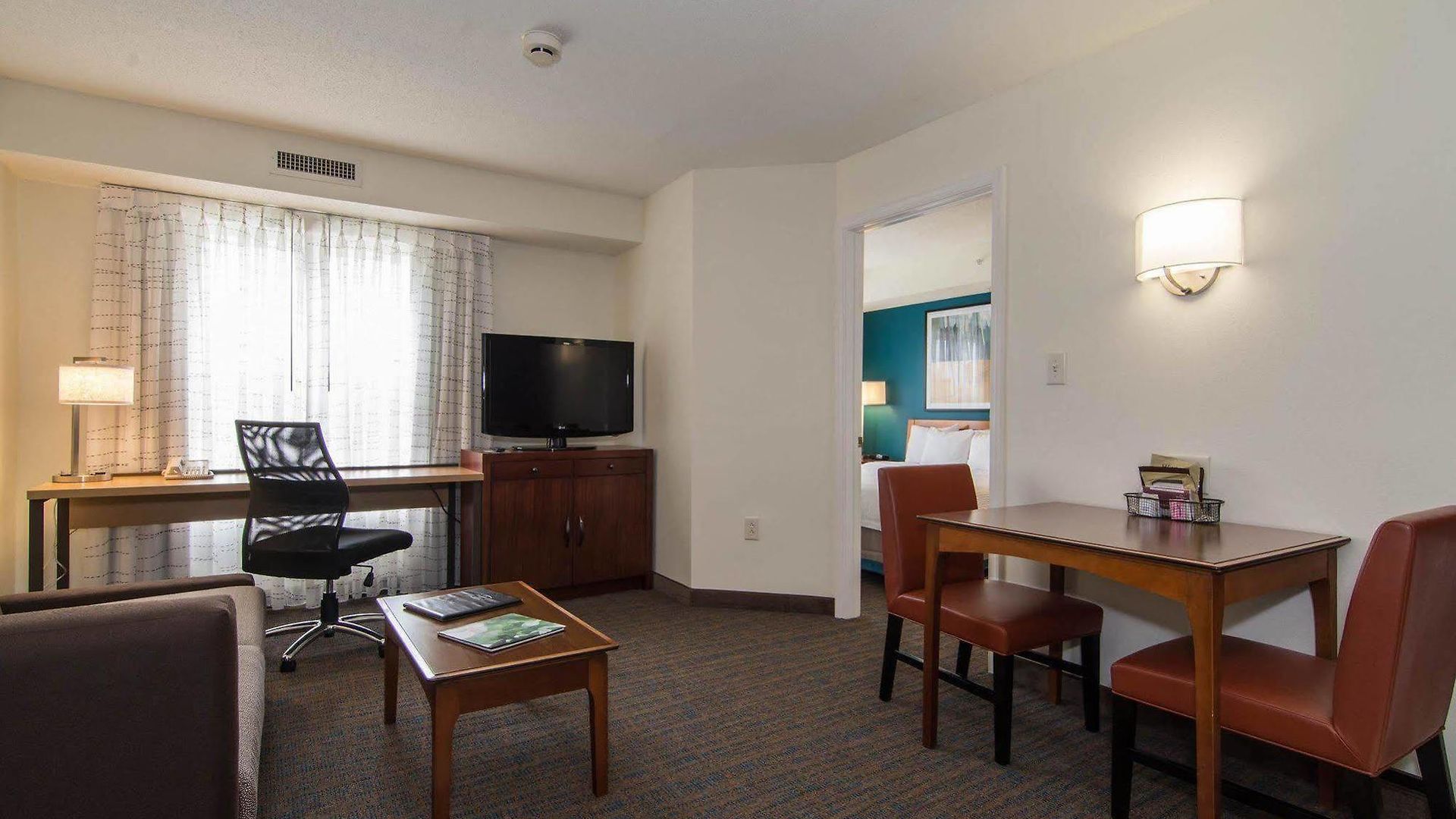 Hotel By Marriott Piper Glen 3*
