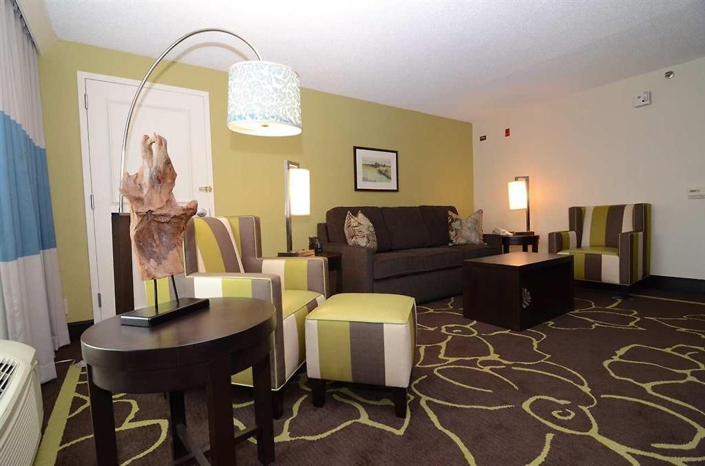 Doubletree By Hilton Uptown Hotel 3*