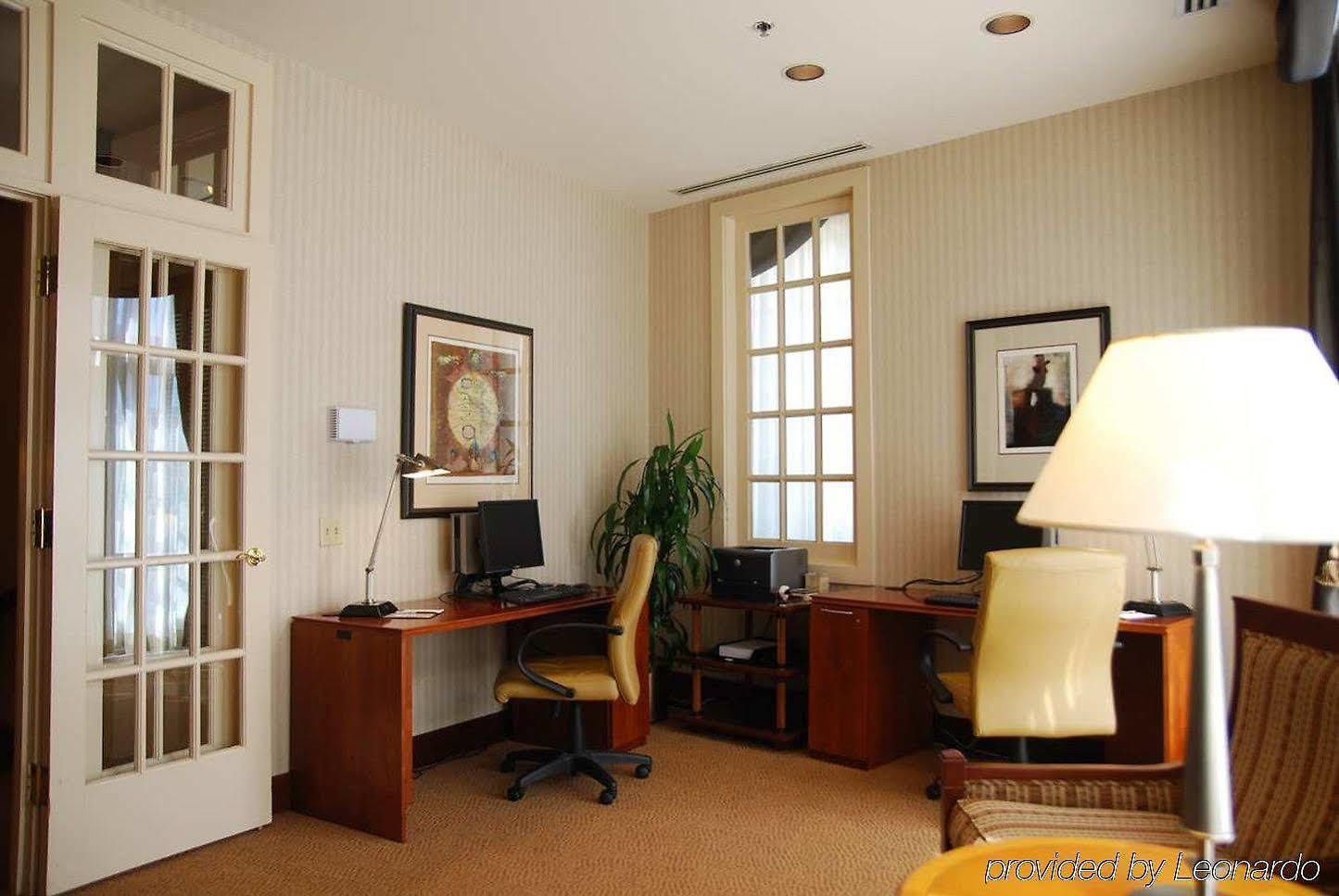 Hotel Doubletree By Hilton Uptown 3*