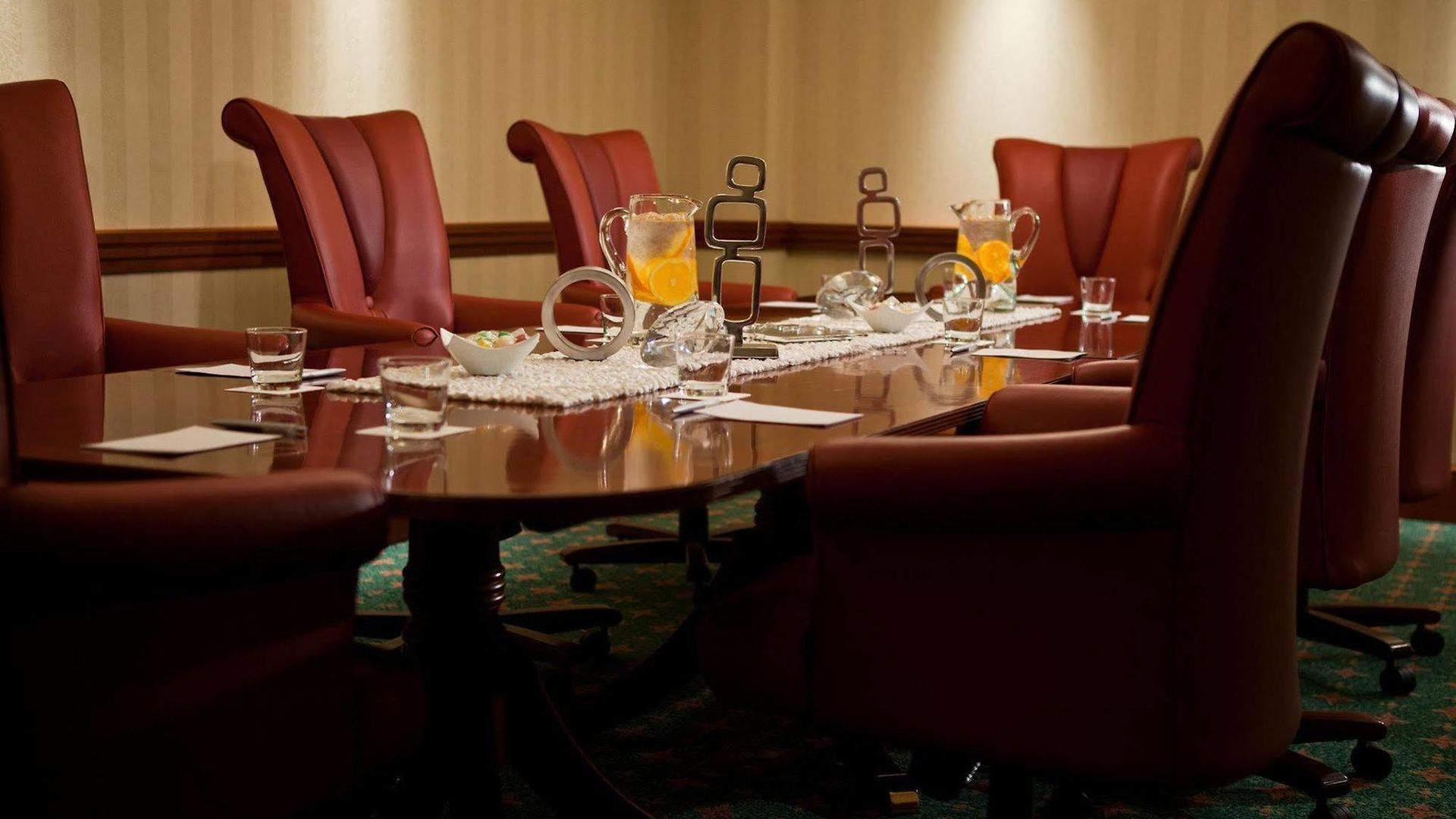 Hotel Hilton Airport 4*
