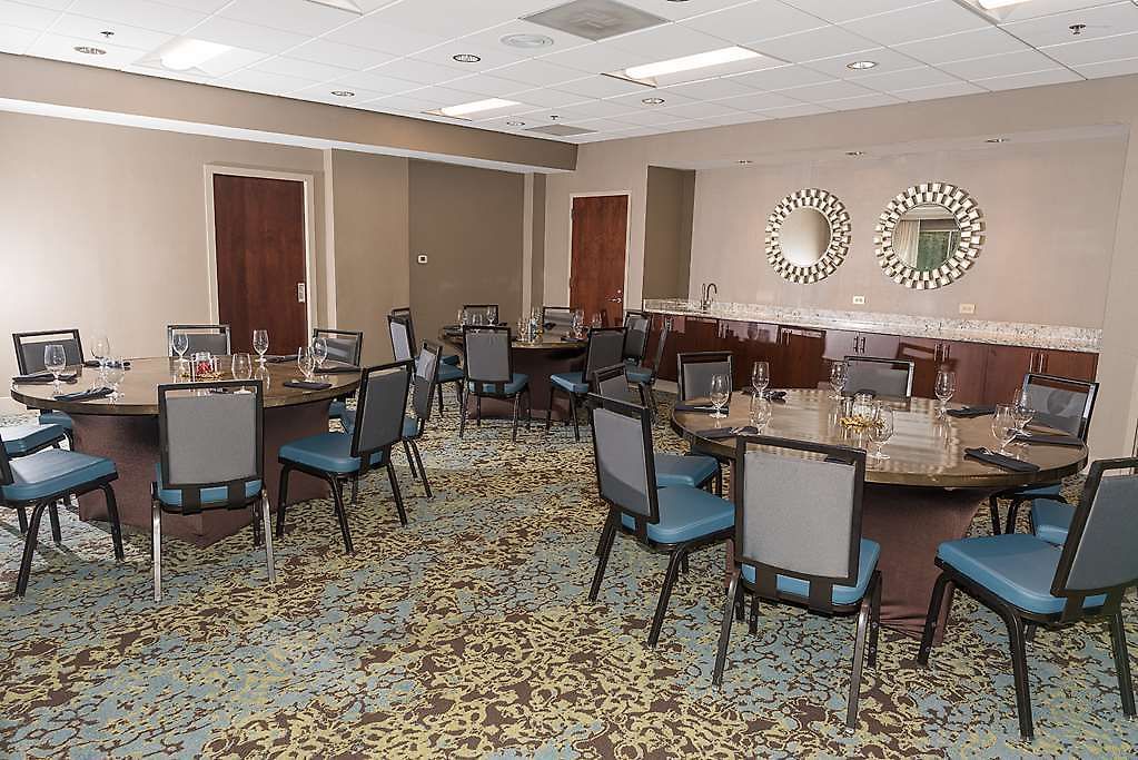 Doubletree By Hilton Uptown 3*
