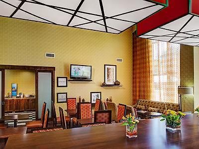 Hotel Hampton & Arrowood Rd 3*