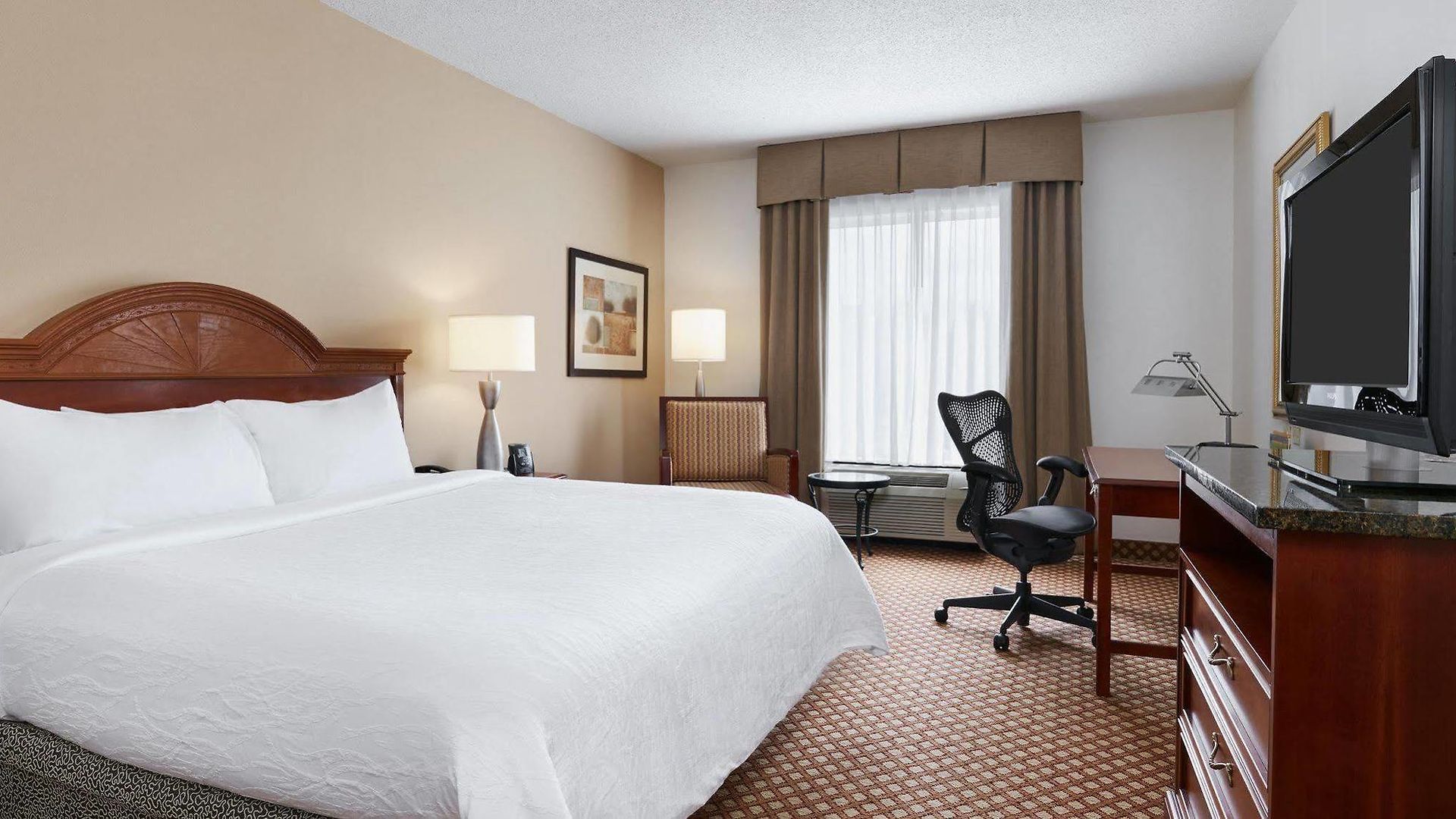 Hilton Garden North Hotel 3*
