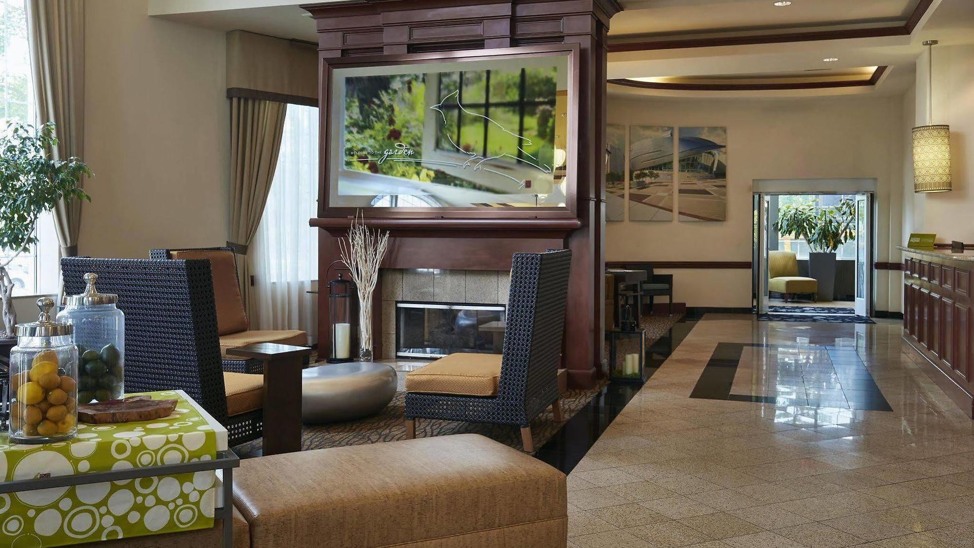 Courtyard Center 3*