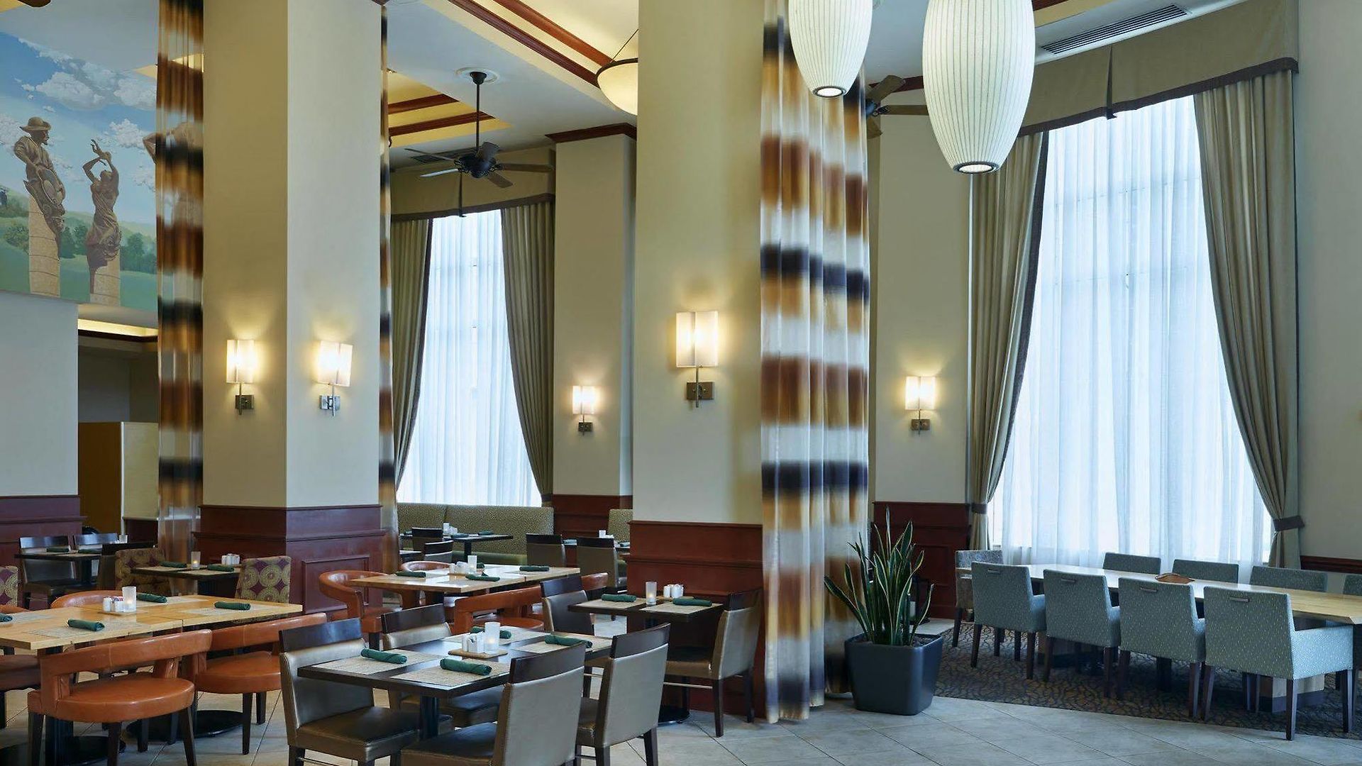 Courtyard Center 3*