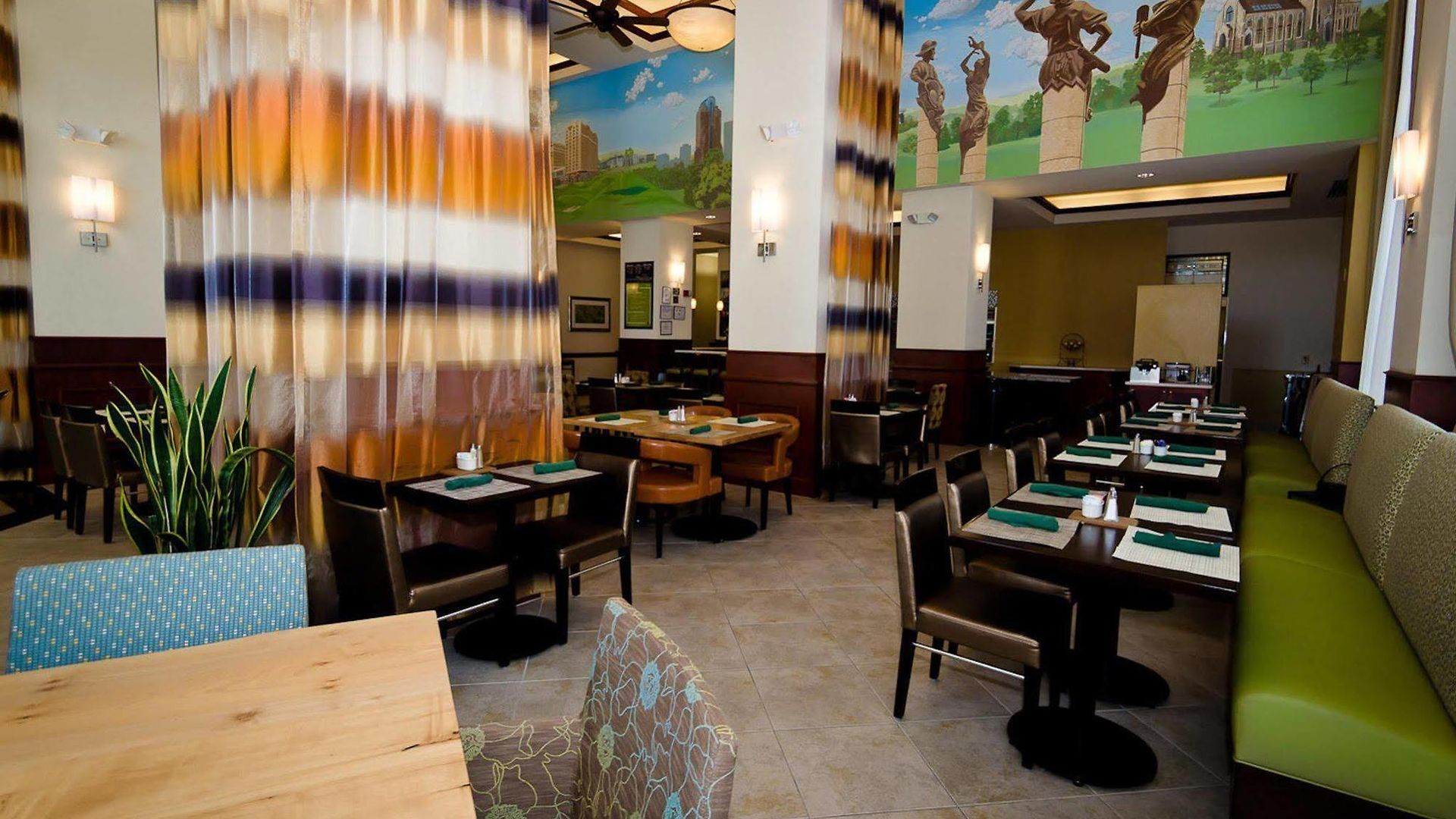 Courtyard Center Hotel