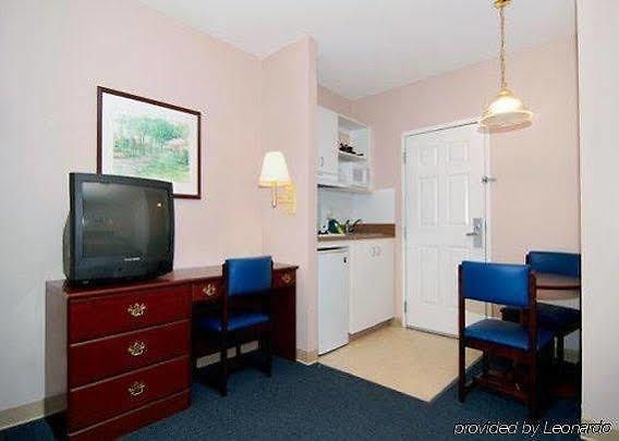 Suburban Near Of North Carolina-charlotte 4*