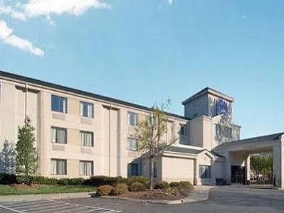 Sleep Airport - Billy Graham Parkway 3*