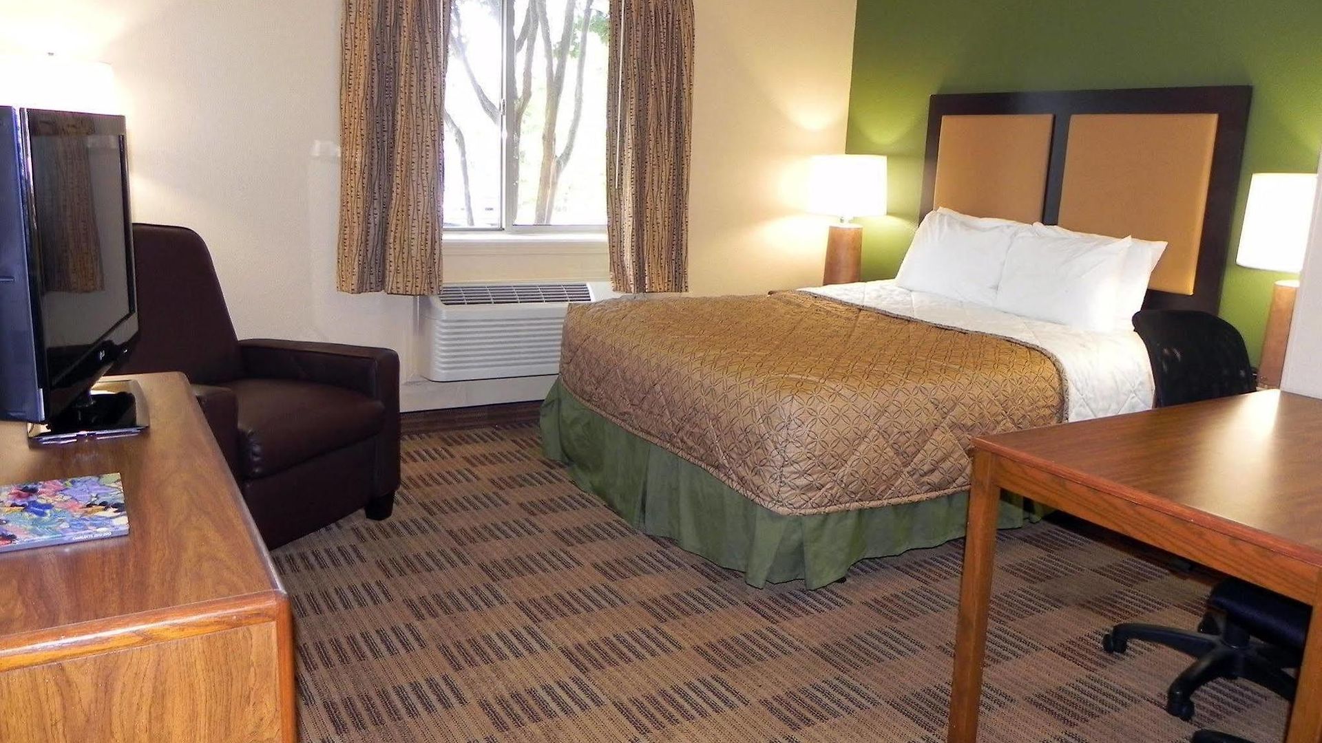 Extended America Select - - Place - E Mccullough Dr Hotel Charlotte