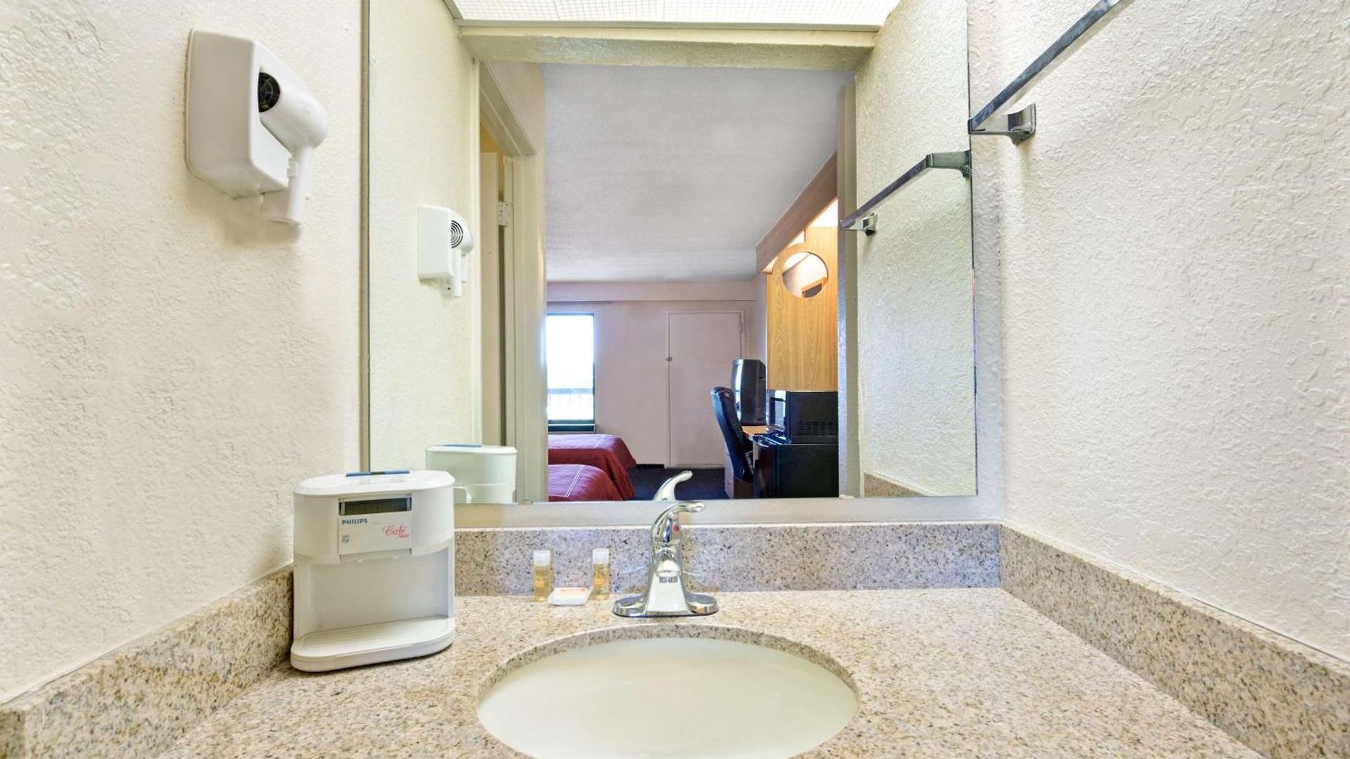 Days By Wyndham Northlake Motel Charlotte